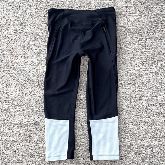 UNDER ARMOR CAPRI COMPRESSION PANTS - Picture 3 of 3